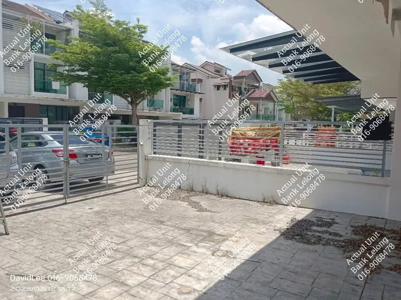 Exterior type: linked terrace house; features: paved driveway, metal fence, manicured lawn, surrounding residential buildings, covered awning, parking space for multiple cars, concrete wall, landscaped area with trees; style: modern.