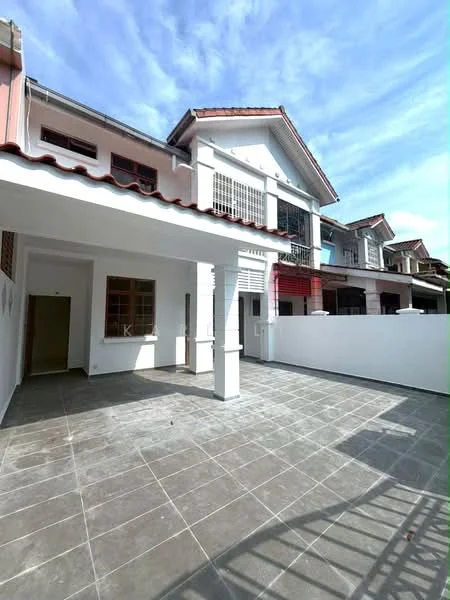 Exterior type: linked terrace house; features: white painted facade, red tiled roof, grey tiled flooring, open patio area, surrounding white wall, multiple windows, two-storey structure, clear blue sky; style: modern.