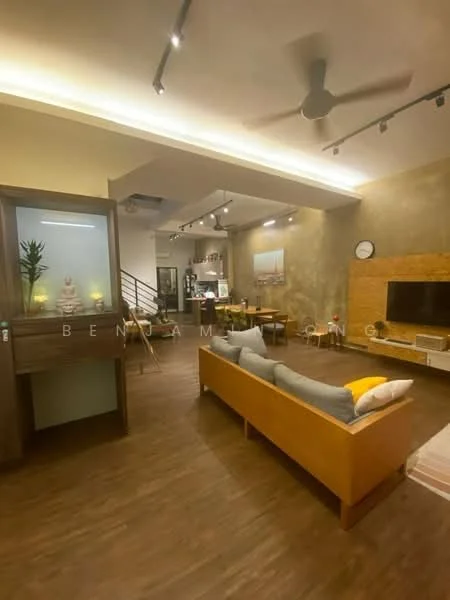 Living features: wooden flooring, exposed concrete accent wall, recessed downlights, 5-blade ceiling fan, sofa with wooden frame and cushions, coffee table, TV console, wall-mounted TV, decorative wall clock, dining area with wooden dining table and chairs, open layout, large windows, decorative plants; style: modern.