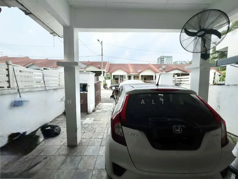 Exterior type: linked terrace house; features: car porch with tiled flooring, 2 parked cars, white painted walls, fence with horizontal slats, ceiling fan, residential street view, surrounded by other terrace houses; style: modern.