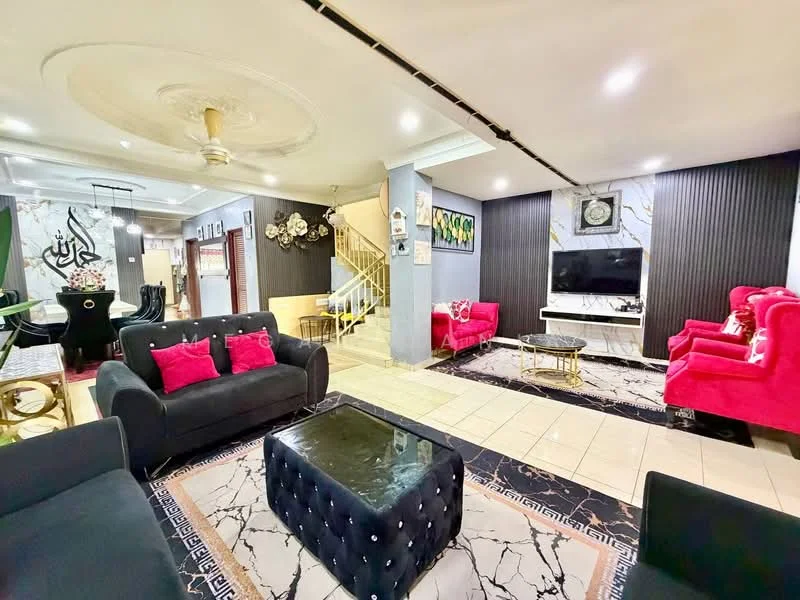 Living features: black fabric 3-seater sofa, black fabric 2-seater sofa, red upholstered armchairs, black tufted coffee table, area rug with marble pattern, wall-mounted TV, decorative wall art, ceiling fan with light, recessed lighting, marble accent wall, dining area visible in background, staircase in background; style: modern.