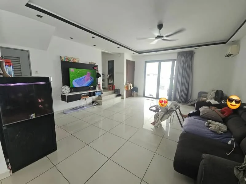 Living features: grey sectional sofa, black coffee table, wall-mounted TV, white tiled flooring, recessed downlights, 5-blade ceiling fan, sliding glass door, curtains, decorative wall clock, wall-mounted shelf, air conditioning unit; style: modern.