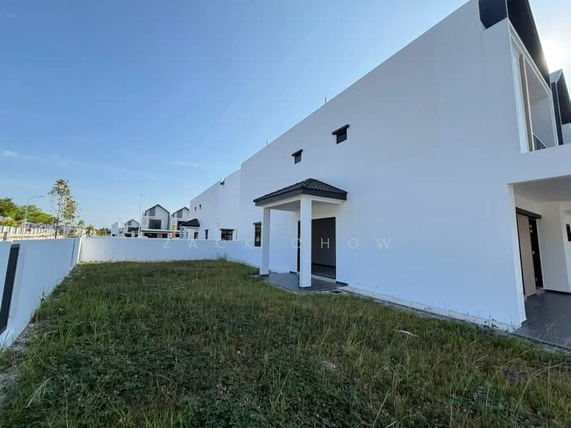 Exterior type: semi-detached house; features: white painted facade, flat roof, single-storey, manicured lawn, surrounded by greenery, driveway with interlocking pavers; style: modern.