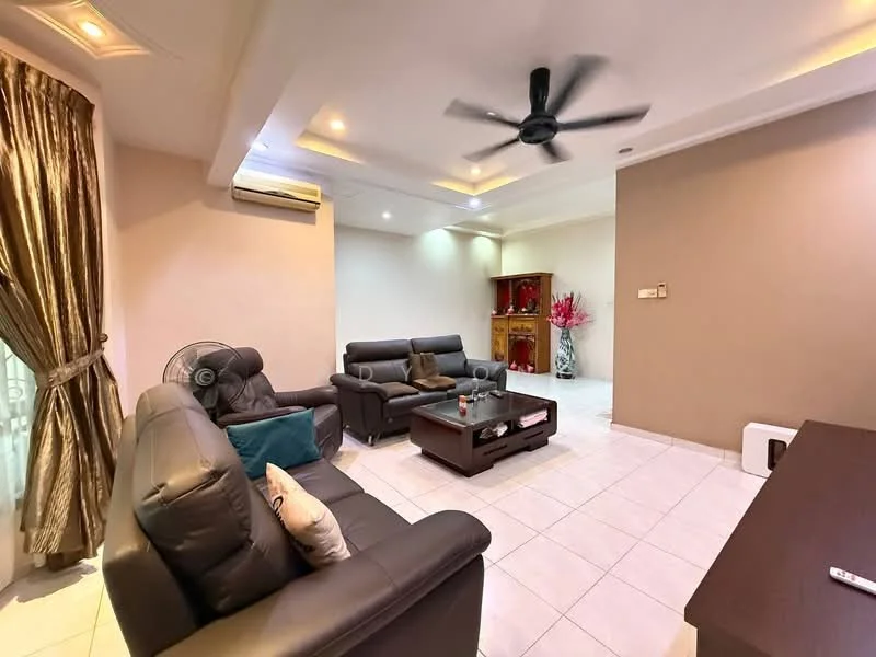 Living features: 5-blade ceiling fan with light, recessed downlights, cream painted walls, light-colored tiled flooring, black leather 3-seater sofa, black leather 2-seater sofa, coffee table with glass top, TV console, wall-mounted TV, decorative wall unit, curtains, houseplants in ceramic pots; style: modern.