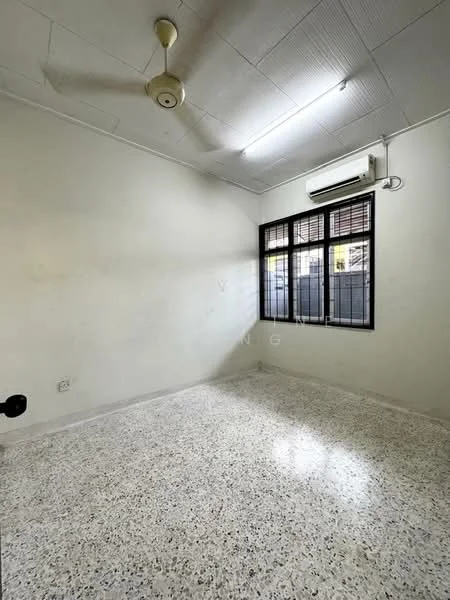 Room features: white painted walls, exposed ceiling with tiles, polished concrete flooring, 1 wall-mounted split AC, 1 ceiling fan, black framed windows, window with security bars, light fixture with fluorescent bulbs; style: minimalist.