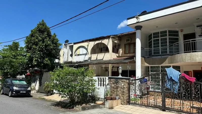 Exterior type: linked terrace house; features: two-storey building, white painted facade, arched windows, balcony on upper floor, stone cladding on lower level, manicured front garden, paved walkway, car parked in driveway, laundry hanging on balcony, satellite dishes on roof; style: modern.