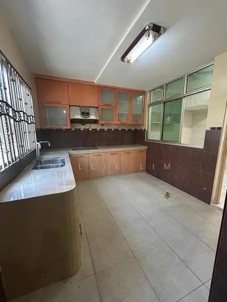Kitchen features: L-shaped countertop, single-bowl stainless-steel sink, chrome pull-down faucet, brown cabinetry with glass-front upper cabinets, cream laminate countertop, tile backsplash, ceramic tile flooring, fluorescent ceiling light, large windows for natural light, dark brown accent wall, white painted walls; style: modern.