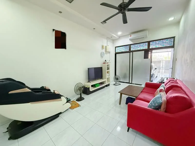 Living features: red fabric sofa, 3-seater sofa, coffee table, wall-mounted TV, TV console, white painted walls, glossy white tile flooring, ceiling fan, air conditioning unit, floor-to-ceiling windows, sliding glass door, decorative cushions; style: modern.