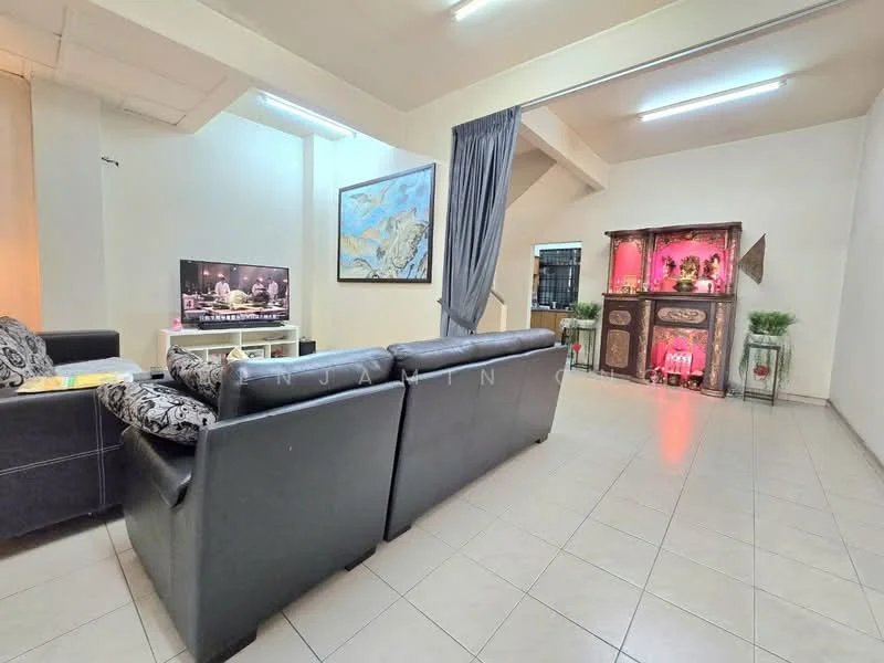 Living features: black leather sofa, decorative cushions, wall-mounted TV, TV console, ceramic tile flooring, white painted walls, large artwork on wall, curtains, wooden cabinet with decorative items, ambient lighting; style: modern.