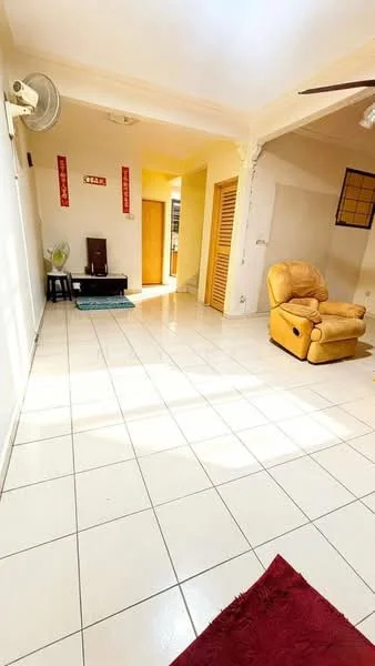 Living features: cream painted walls, white tiled flooring, 5-blade ceiling fan, large window with natural light, recliner armchair in beige, wooden console table, decorative wall art, area rug in red; style: modern.
