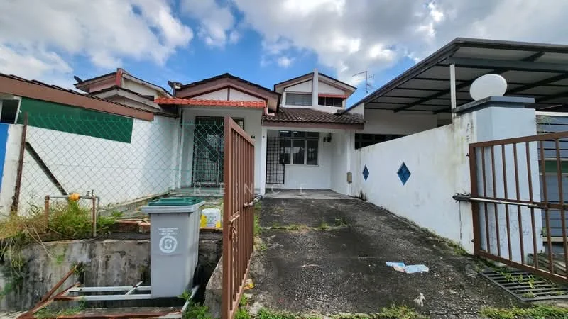 Exterior type: linked terrace house; features: single-storey, flat roof, white painted facade, red tiled roof, concrete driveway, fenced yard, manicured lawn, visible garbage bin, gated entry, side walkway, diamond-shaped wall accents; style: modern.