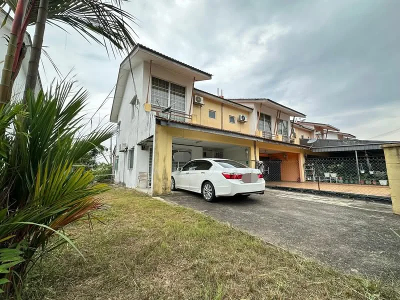 Exterior type: semi-detached house; features: two-storey building, white painted facade, flat roof, driveway with car, manicured lawn, palm trees, multiple air conditioning units visible, fenced perimeter, garage area, outdoor space with grass; style: modern.