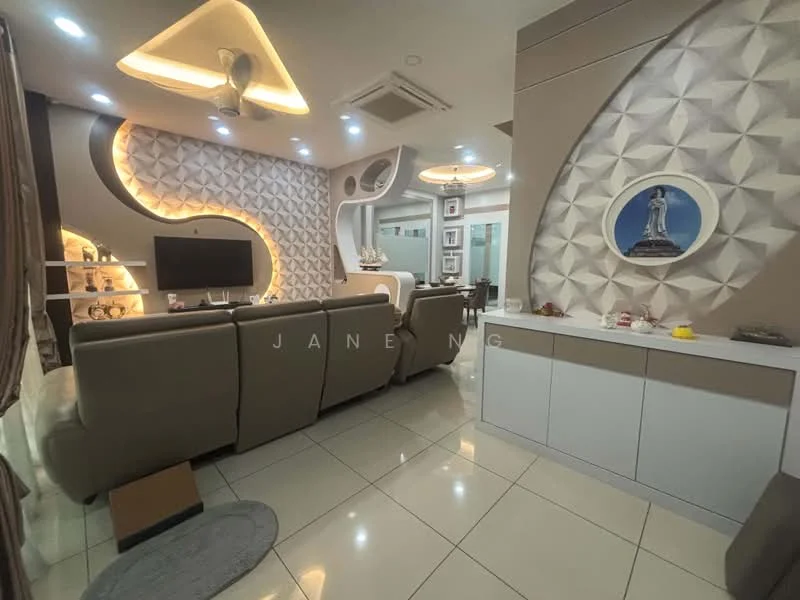 Living features: 3-seater leather sofa in light grey, wall-mounted TV, decorative wall with 3D geometric paneling, recessed lighting, ceiling fan with light, cream tiled flooring, built-in console with storage, decorative artwork on wall, accent lighting behind TV, light fixtures with circular design, neutral colour scheme; style: modern.