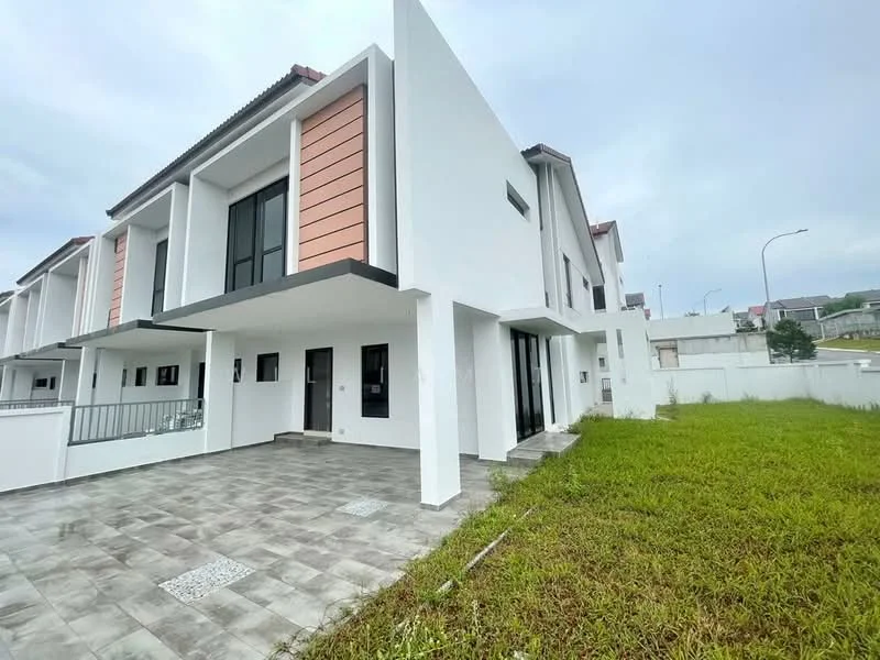 Exterior type: linked terrace house; features: white painted facade, orange accent panels, flat roof, two-storey structure, paved walkway, manicured lawn, large windows, balcony on upper level, driveway, surrounded by greenery; style: modern.