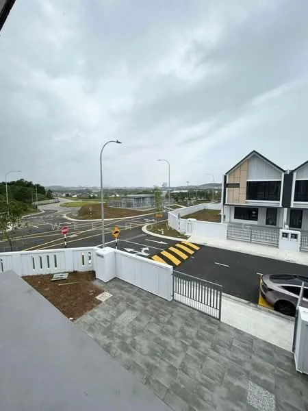 Exterior type: linked terrace house; features: white painted facade, grey accent wall, flat roof, manicured lawn, paved driveway, fenced front yard, street view, surrounded by greenery; style: modern.