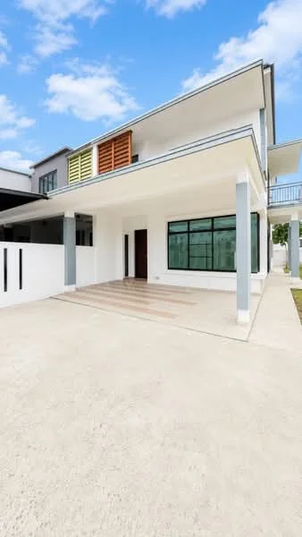 Exterior type: detached bungalow; features: white painted facade, flat roof, large floor-to-ceiling windows, covered porch area, concrete driveway, manicured lawn, horizontal wooden slats on facade, two-storey structure, surrounded by greenery; style: modern.
