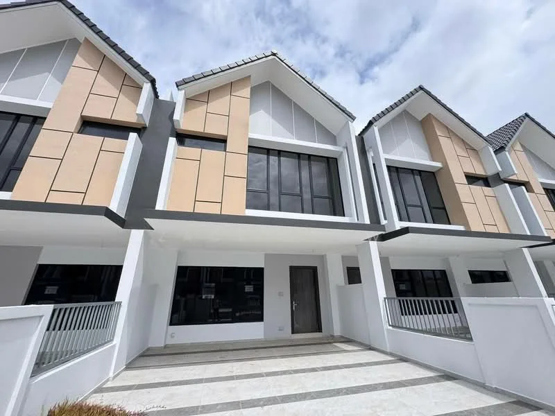 Exterior type: linked terrace house; features: two-storey building, white painted facade, cream accent panels, large floor-to-ceiling windows, sliding glass door, flat roof, manicured walkway, concrete driveway, modern architectural design; style: modern.