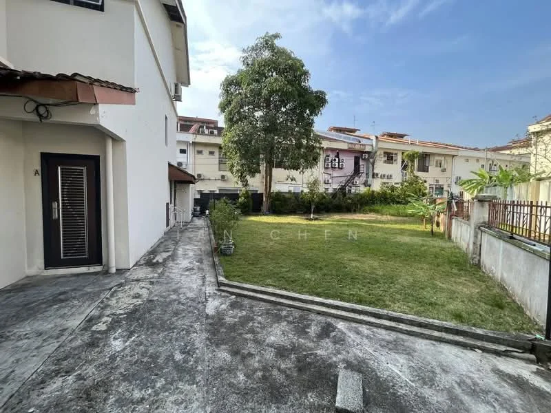 Exterior type: semi-detached house; features: manicured lawn, concrete pathway, fenced yard, two-storey building, surrounded by residential houses, garden area, terracotta roof tiles, exterior wall with white paint; style: modern.