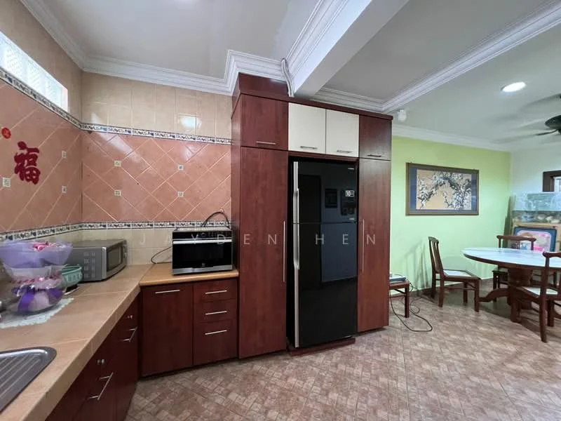 Kitchen features: brown wooden cabinetry, stainless-steel sink, black refrigerator, microwave, cream-colored countertop, tile backsplash with decorative pattern, ceramic tile flooring, dining table with wooden chairs, green painted wall, recessed downlights, ceiling fan; style: modern.