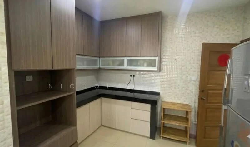 Kitchen features: L-shaped kitchen layout, dark granite countertop, light wood cabinetry, upper cabinets with glass panels, lower cabinets in light beige, tile backsplash with mosaic pattern, built-in shelving unit, stainless-steel fridge, wooden storage rack, neutral tile flooring; style: modern.