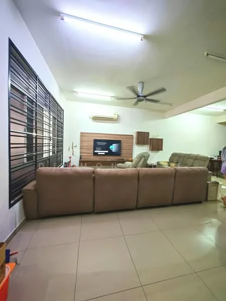 Living features: L-shape sectional sofa in beige, coffee table, wall-mounted TV, TV console, ceiling fan, 1 wall-mounted split AC, cream painted walls, tile flooring, window with black metal grille, decorative wall shelves; style: modern.