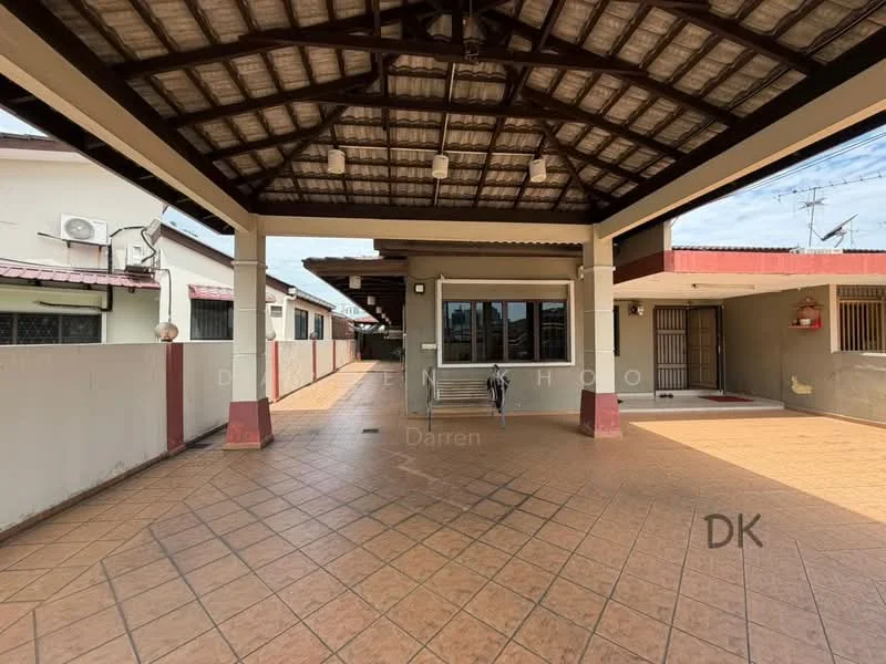 Exterior type: detached bungalow; features: tiled flooring, covered porch area, exposed wooden beams in ceiling, white painted walls, fenced perimeter, driveway, outdoor space, single-storey, manicured landscaping, access to side yard; style: modern.