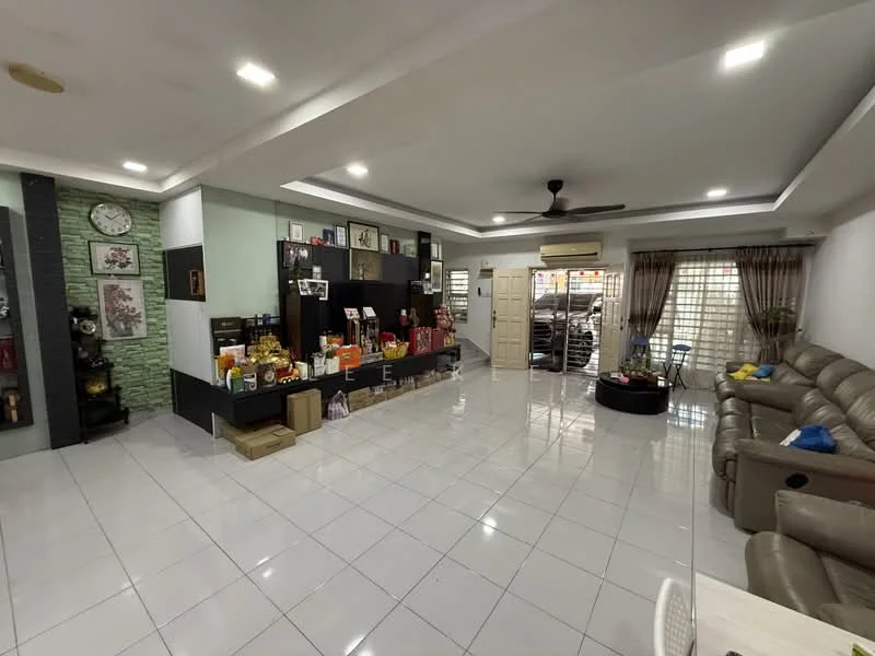 Living features: white tiled flooring, grey accent wall, green stone feature wall, 5-blade ceiling fan with light, recessed downlights, large windows with sheer curtains, L-shape leather sofa in beige, coffee table, TV console with decorative items, wall-mounted clock, decorative artwork, open layout, air conditioning unit; style: modern.