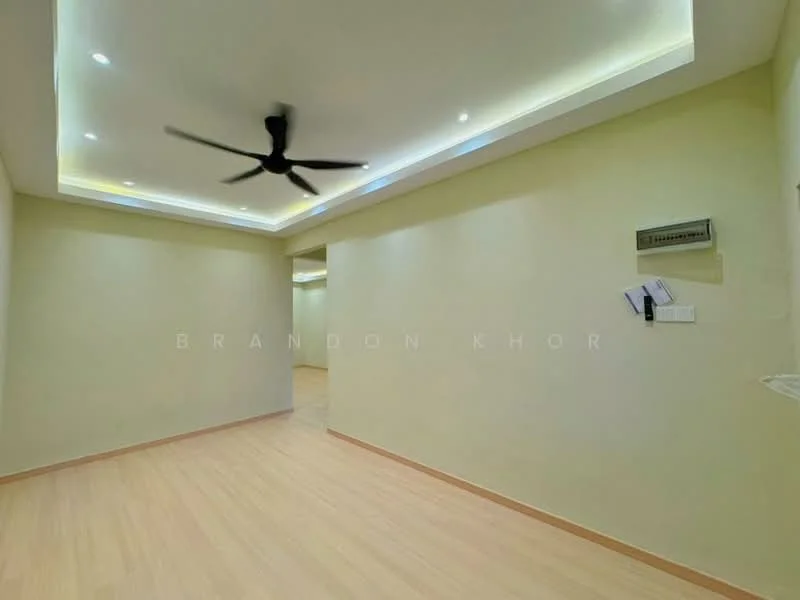 Room features: light wood laminate flooring, cream painted walls, recessed ceiling lights, 5-blade ceiling fan, wall-mounted air conditioning unit, open layout, no visible furniture, neutral color scheme; style: modern.