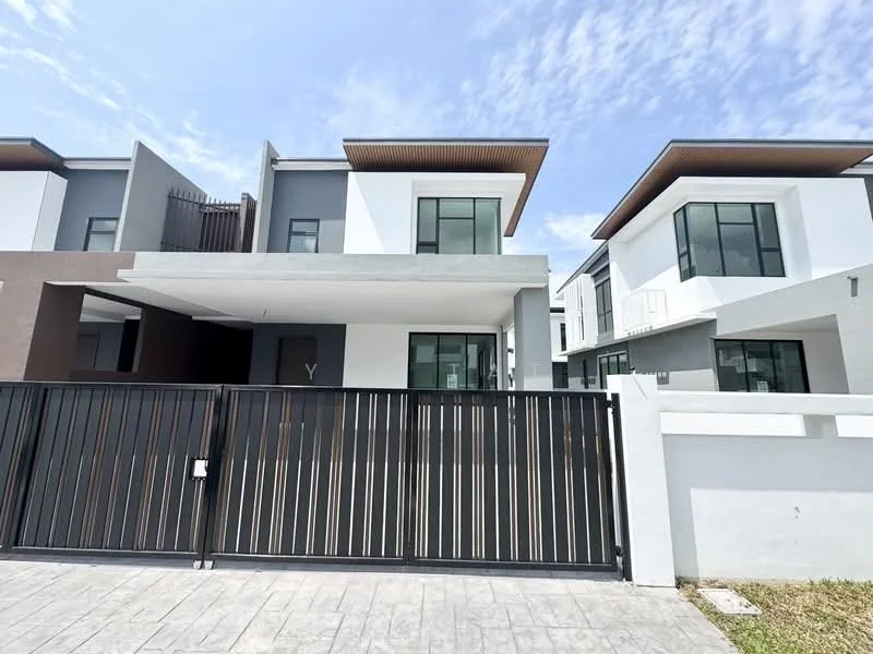 Exterior type: semi-detached house; features: white painted facade, grey painted facade, large floor-to-ceiling windows, flat roof, overhanging eaves, manicured lawn, paved driveway, fenced perimeter, two-storey structure, modern architectural style; style: modern.