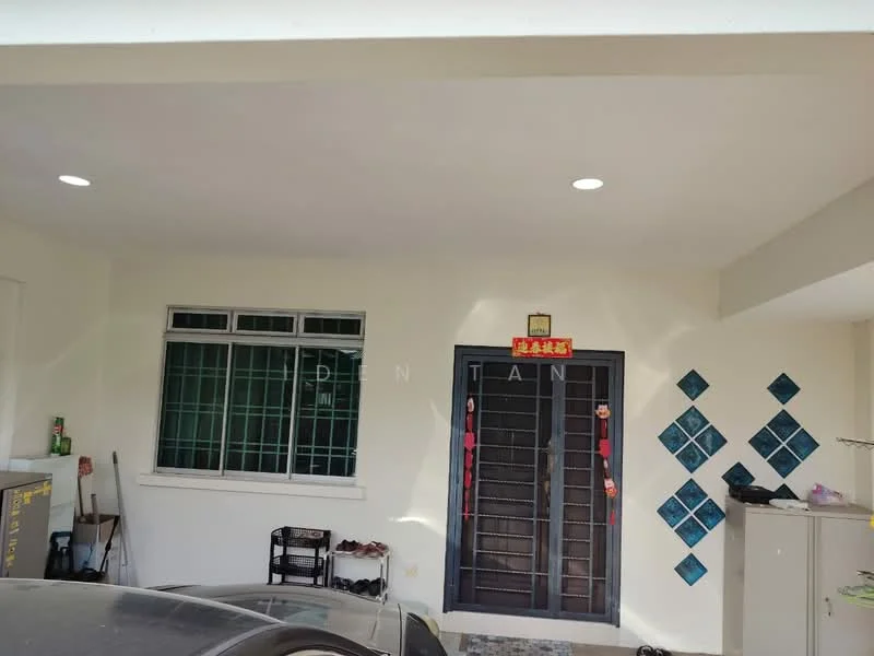 Exterior features: white painted facade, flat roof, single-storey, green window frames, decorative wall tiles in blue, main entrance door with decorative elements, outdoor lighting, concrete flooring; style: modern.