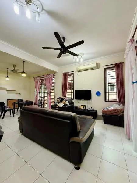 Living features: 3-seater leather sofa, ceiling fan with 5 blades, wall-mounted TV, recessed downlights, cream painted walls, white tiled flooring, black coffee table, curtains in pink, air conditioning unit, decorative wall clock, windows with wooden grilles; style: modern.