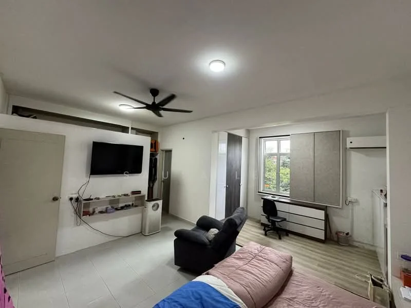 Living features: 5-blade ceiling fan with light, wall-mounted TV, TV console, sofa in dark grey, window with view of greenery, built-in desk with drawers, air conditioning unit, light-colored laminate flooring, white painted walls, refrigerator, open shelving, decorative wall paneling; style: modern; view: garden.