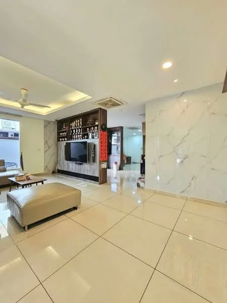 Living features: white marble tile flooring, cream painted walls, tray ceiling with recessed lighting, 5-blade ceiling fan, wall-mounted TV, wooden feature wall with shelves, decorative items on shelves, open layout, large windows, natural light; style: modern.