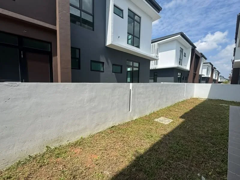 Exterior type: linked terrace house; features: white painted facade, brown accent wall, flat roof, manicured lawn, concrete boundary wall, windows with black frames, two-storey structure, surrounded by greenery; style: modern.