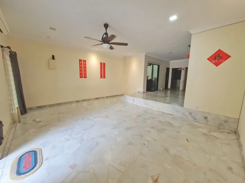 Living features: marble flooring, white painted walls, 5-blade ceiling fan with light, recessed downlights, large windows with sheer curtains, decorative wall with red banners, open layout, step-up platform; style: modern.