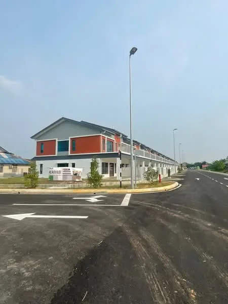 Exterior type: linked terrace house; features: white painted facade, red accent wall, flat roof, 2-storey building, manicured landscaping, paved driveway, street lighting, surrounding greenery; style: modern.