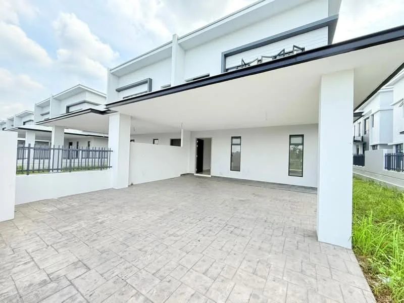 Exterior type: linked terrace house; features: white painted facade, flat roof, approximately 2-storey, paved driveway, manicured lawn, fenced perimeter, large windows, covered porch; style: modern.