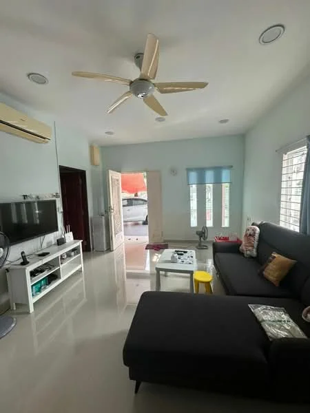 Living features: 3-seater fabric sofa in black, coffee table, wall-mounted TV, TV console in white, ceiling fan with light, recessed downlights, light blue painted walls, glossy tile flooring, floor-to-ceiling windows, roller blinds, door leading to outdoor area, decorative cushions; style: modern.