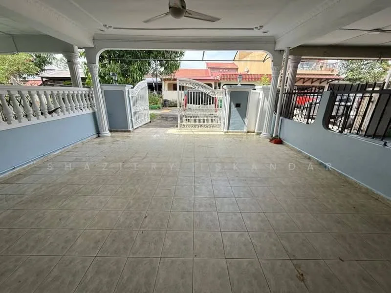 Exterior type: linked terrace house; features: paved flooring, white painted walls, decorative columns, ceiling fan, gated entrance, manicured landscaping, driveway, fenced perimeter; style: modern.