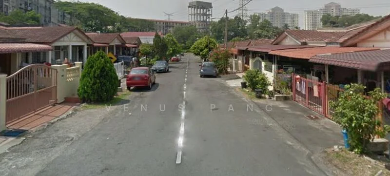 Exterior type: linked terrace house; features: single-storey houses, red tiled roofs, front gardens with shrubs, driveways for parking, paved road, street lighting, surrounding greenery, residential neighborhood; style: traditional.
