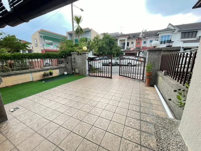 Exterior type: linked terrace house; features: gated entrance, paved driveway, manicured lawn, garden area with plants, decorative stone wall, outdoor lighting fixtures, fence with vertical bars, potted plants, street view, surrounded by residential buildings; style: modern.