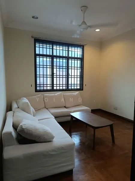 Living features: L-shape sectional sofa in white fabric, wooden coffee table, ceiling fan, wall-mounted window with grid design, wooden flooring, light-colored painted walls, recessed downlights; style: modern.