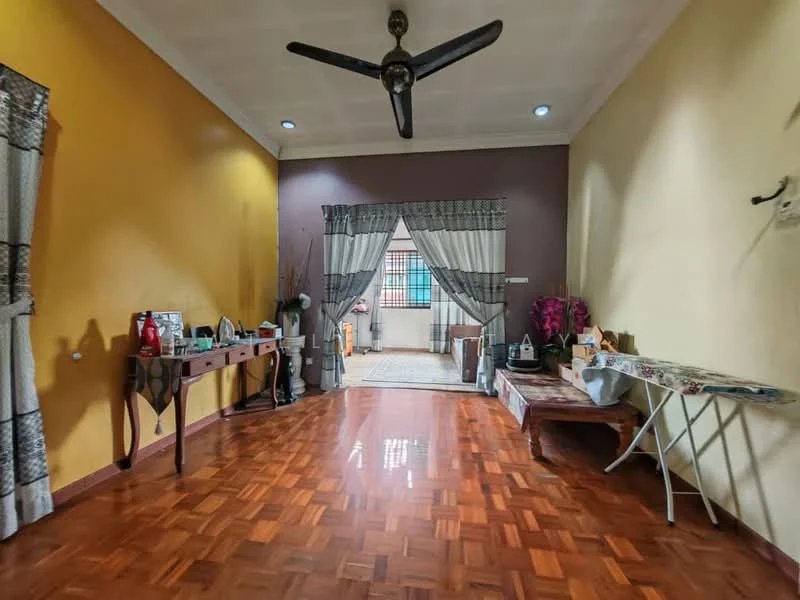 Living features: wooden flooring, yellow painted walls, purple accent wall, white ceiling, 5-blade ceiling fan, curtains with floral pattern, decorative table, console table, wall-mounted mirror, area rug, potted plants, folding table, window with grille, doorway with curtains; style: traditional.