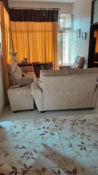 Living features: beige fabric sofa, 2-seater sofa, 3-seater sofa, area rug with floral pattern, curtains in yellow, wooden coffee table, wall-mounted TV, decorative items on shelves, laminate flooring, light-colored walls, recessed lighting; style: contemporary.