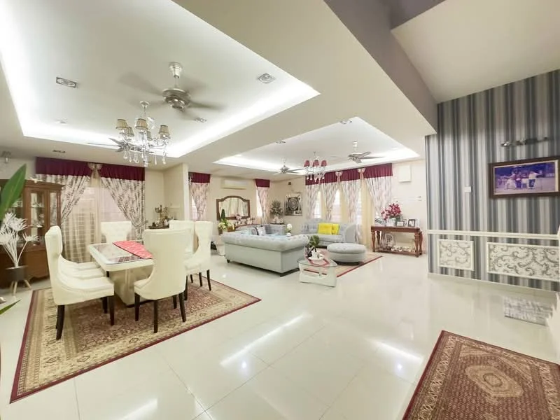Living features: white painted walls, grey accent wall, recessed downlights, 5-blade ceiling fan with light, chandelier, cream tiled flooring, area rug with geometric pattern, sofa in light grey fabric, coffee table, TV console, wall-mounted TV, decorative mirror, framed artwork, window treatments with sheer curtains, dining table with 6 upholstered chairs; style: modern.