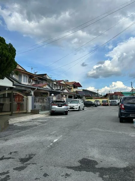 Exterior type: linked terrace house; features: two-storey houses, driveway with interlocking pavers, manicured lawn, street view, cars parked along the street, overcast sky, power lines visible; style: modern.