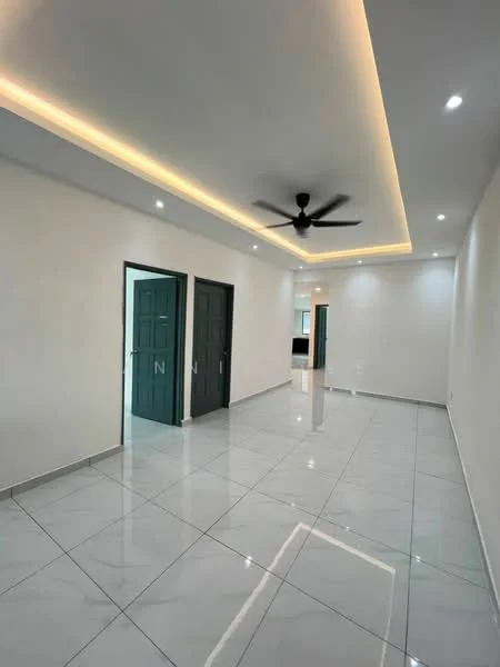 Room features: white painted walls, glossy marble tile flooring, recessed LED downlights, 5-blade ceiling fan, crown moulding, double doors with dark green finish, open layout, neutral color scheme; style: modern.