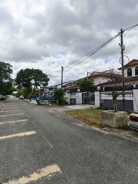 Exterior type: linked terrace house; features: two-storey linked terrace houses, white painted facade, black wrought iron gates, manicured lawns, paved driveway, street lighting, power lines visible, surrounding greenery, asphalt road, parking spaces along the street; style: modern.
