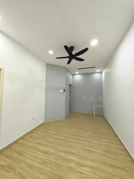 Room features: white painted walls, grey accent wall, laminate flooring, 5-blade ceiling fan with light, recessed downlights; style: modern.