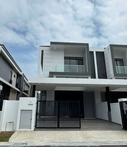 Exterior type: semi-detached house; features: white painted facade, glass balcony railings, horizontal louvre screens, flat roof, two-storey structure, manicured driveway, black metal gate, concrete flooring at entrance, surrounded by other residential buildings, large windows, modern architectural design; style: modern.